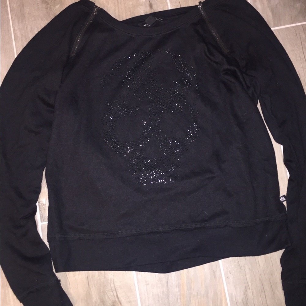 Black skull long sleeve shirt