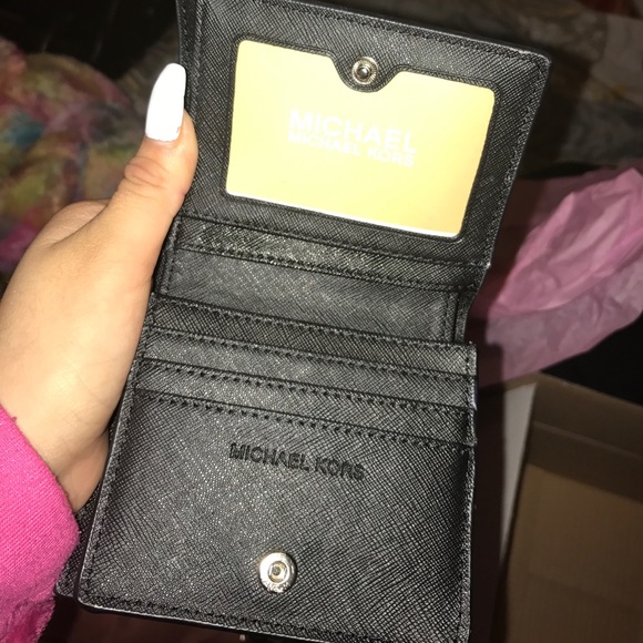 Michael kors wallet - Picture 2 of 5