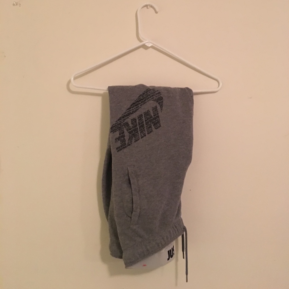 nike cropped sweatpants