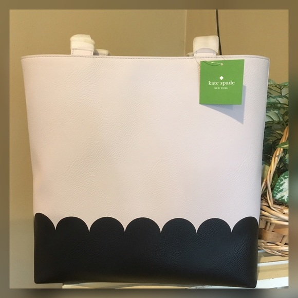 Kate Spade Tote 🎉HP🎉 - Picture 3 of 5