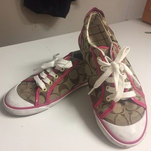 Beautiful coach kicks 👟