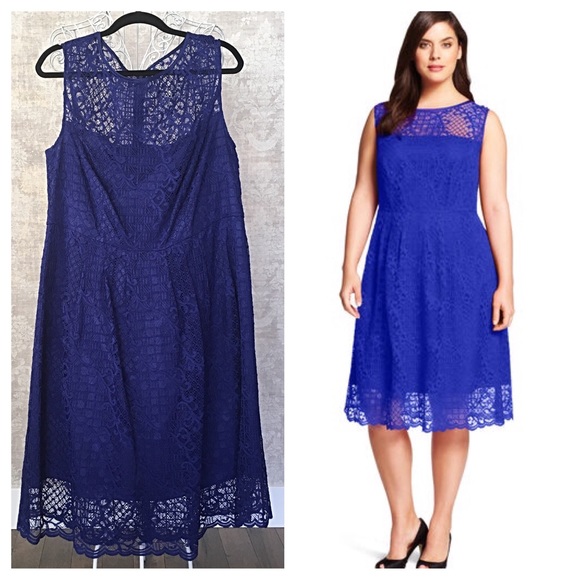 Adrianna Papell Dresses & Skirts - Adrianna Papell Lace Fit & Flare Dress