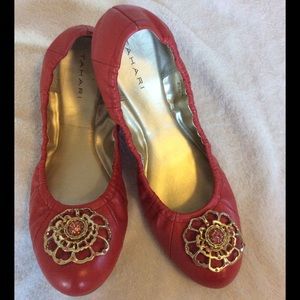 TAHARI leather flats