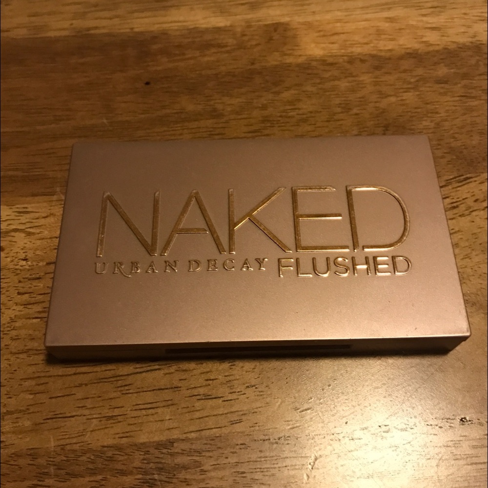 Urban Decay Naked Flushed (streak)
