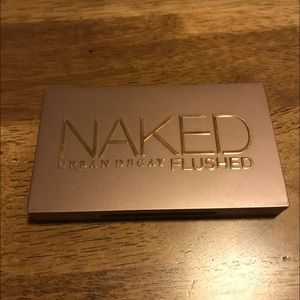 Urban Decay Naked Flushed (streak)