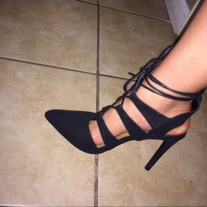 black strappy heals