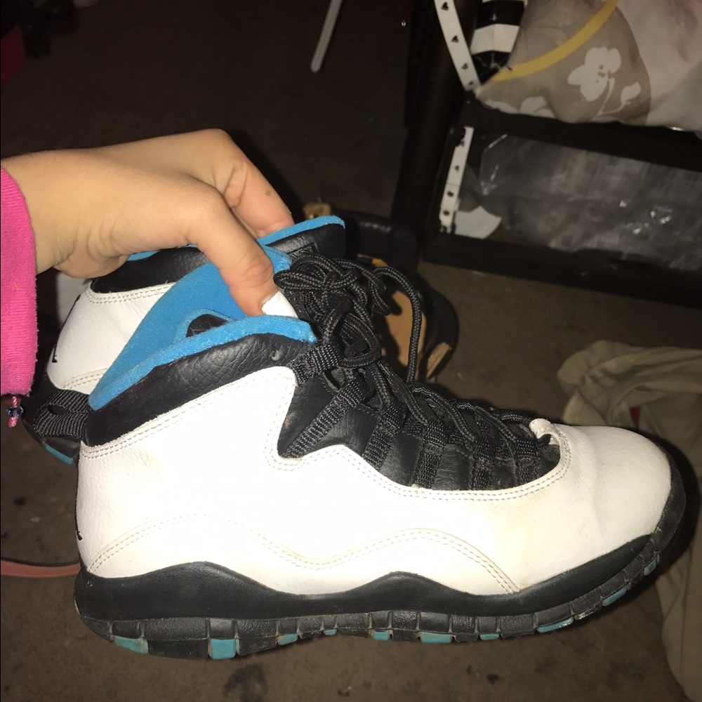 Powder blue Jordan's size 5