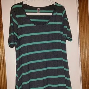 Perfect tee lularoe size medium