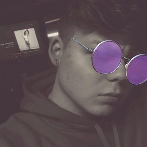 Meet your Posher, Alec