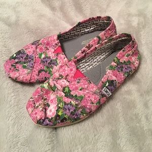 Flowery TOMS