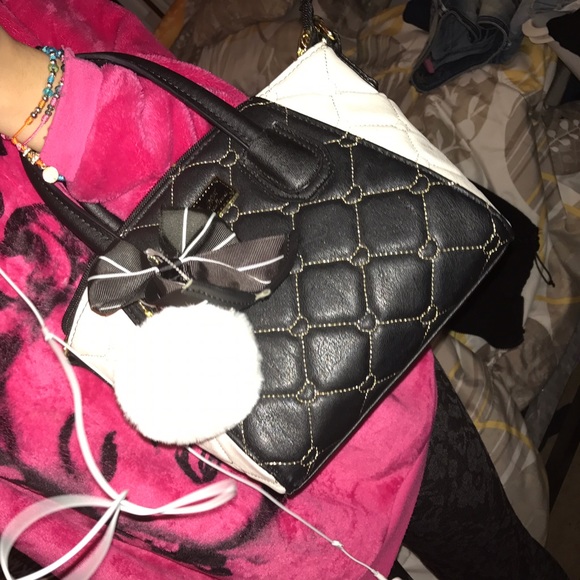 Cute betsey Johnson purse - Picture 4 of 4