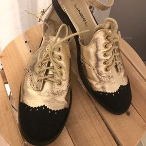 Wing tip ankle strap flats