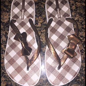 Ipanema Brown & White Flip-Flops with brown bow 👣
