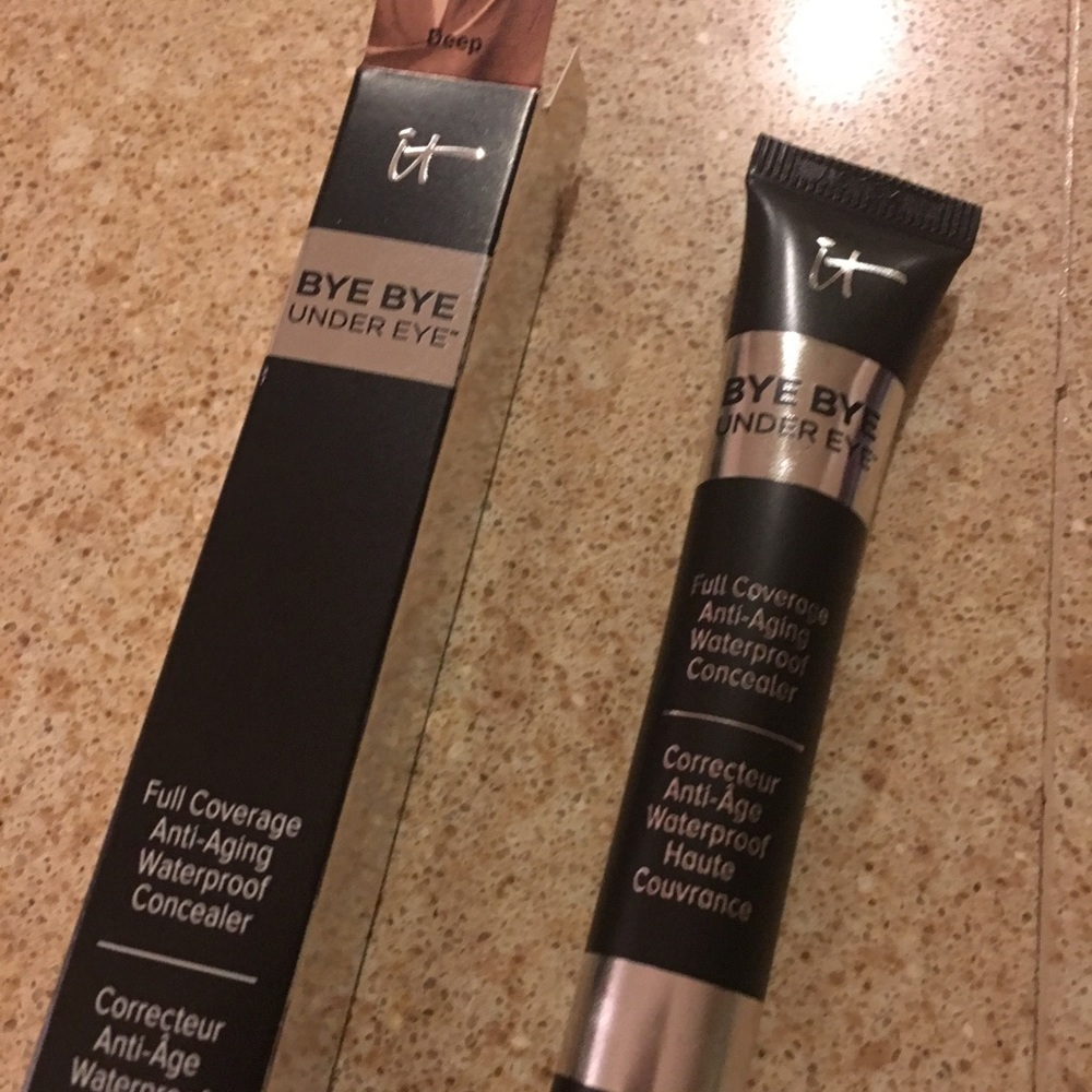 It Cosmetics Bye Bye Under Eye Concealer in DEEP