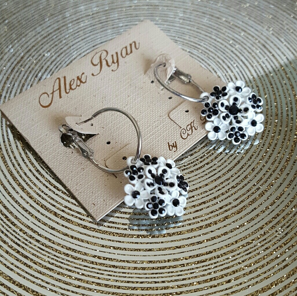 Floral earrings - Picture 2 of 2