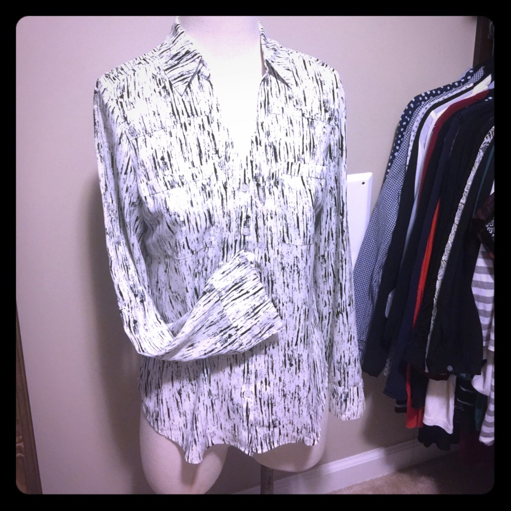 🔥hot sale till 4/16/17! Express button up