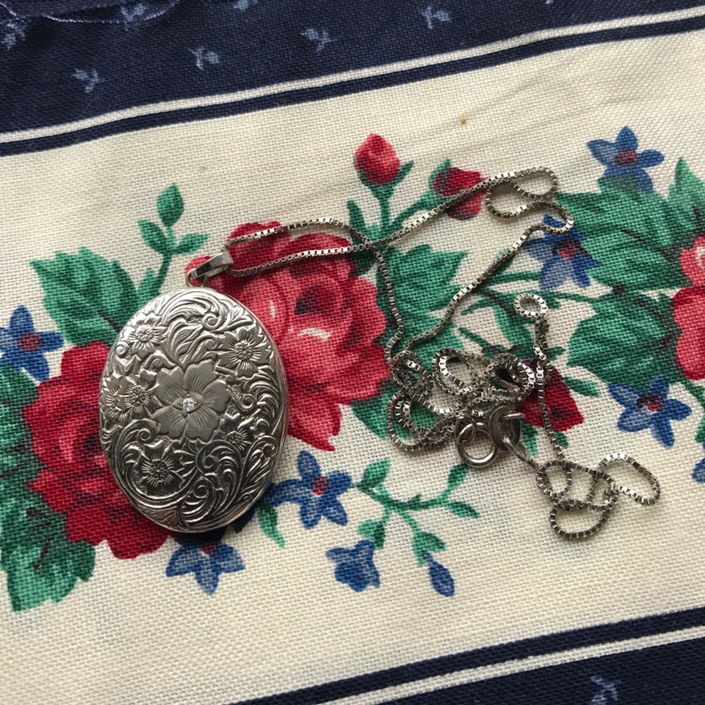 .925 sterling silver locket with 18 inch chain