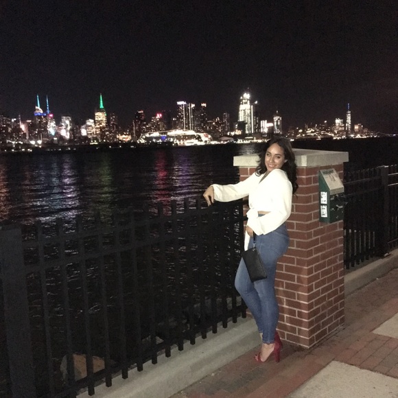 Meet your Posher, Stephanie - Picture 2 of 3