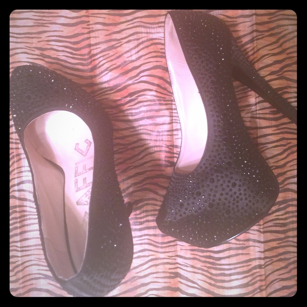 Black 6" heels 👠