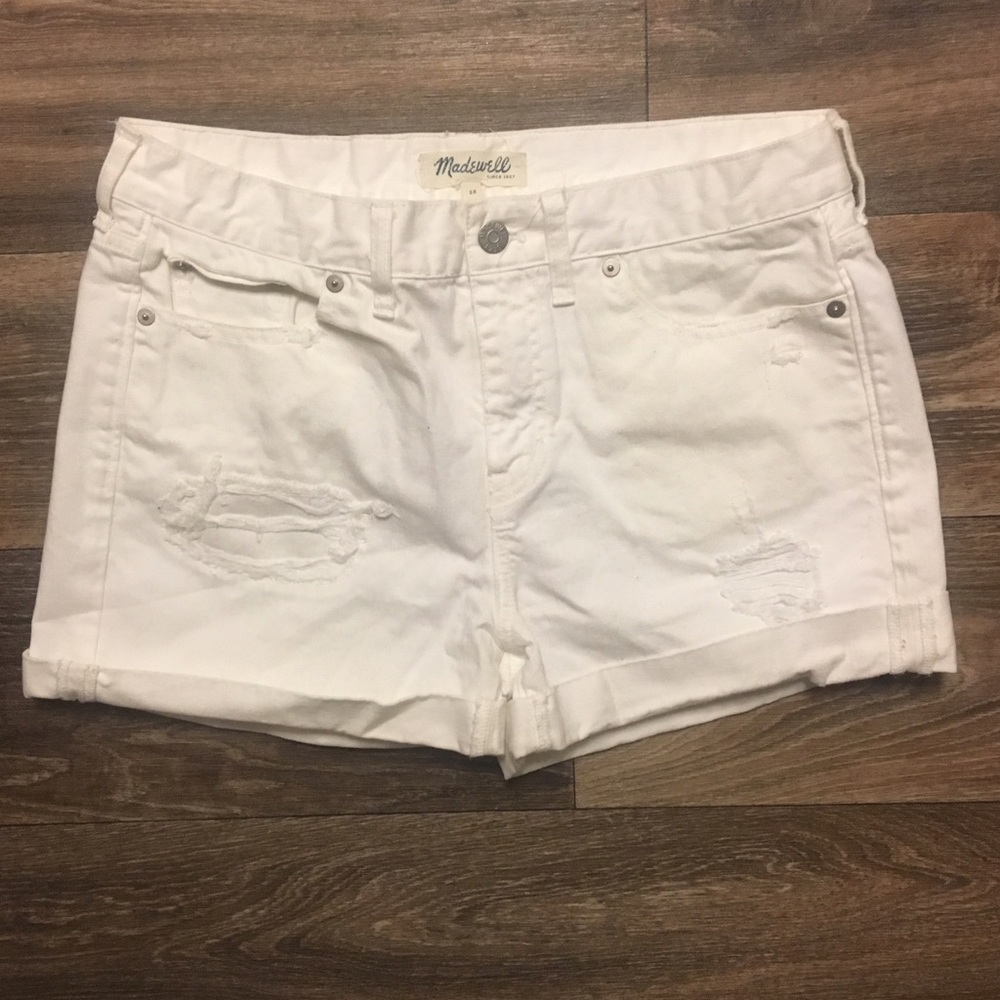 ☁️Madewell Distressed White Shorts ☁️