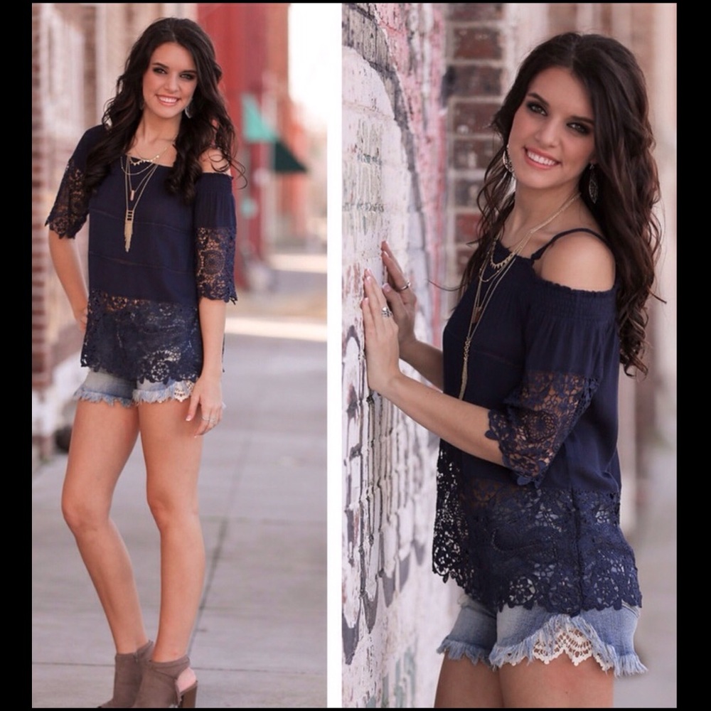🔹LAST ONE! 🎉HP Lace Navy Blue Cold Shoulder Top - Picture 3 of 3