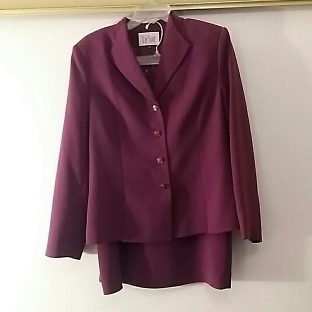 Le Suit size 14