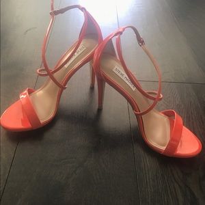 Steve Madden Sz 7 cross strap heels