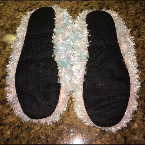 NWOT Women's Slippers - Picture 2 of 2