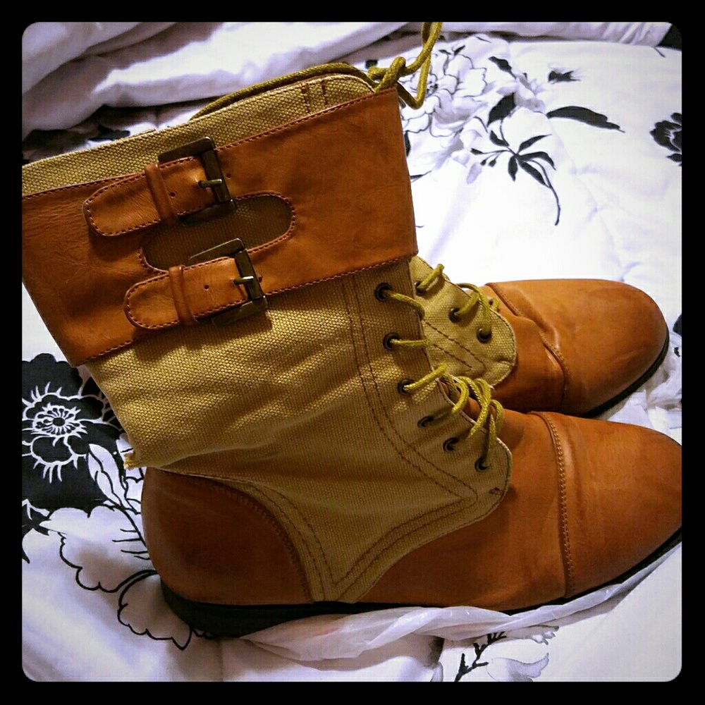 Combat tan boots