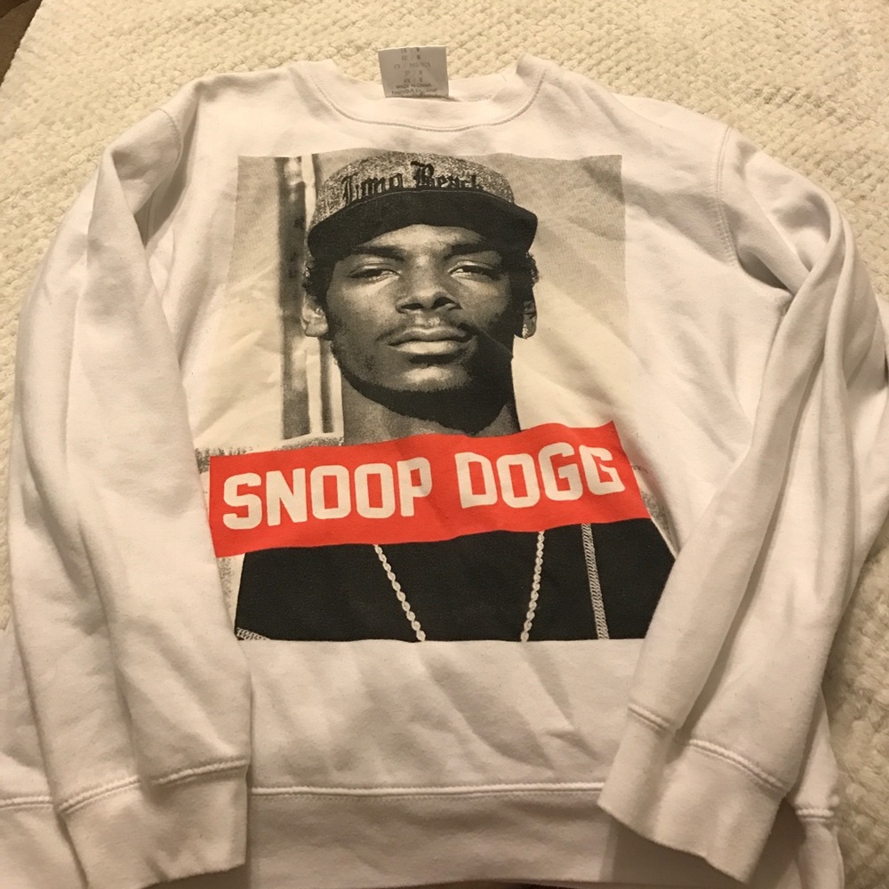 White Snoop Dogg sweatshirt