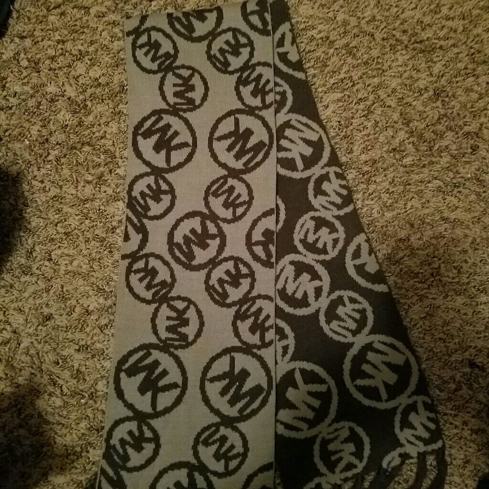 MK scarf