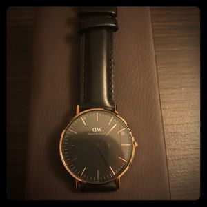 Brand new women's 36mm Daniel Wellington watch.