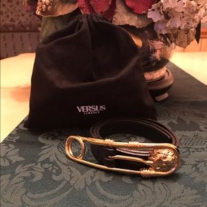 VERSUS VERSACE Safety Pin Medusa head belt