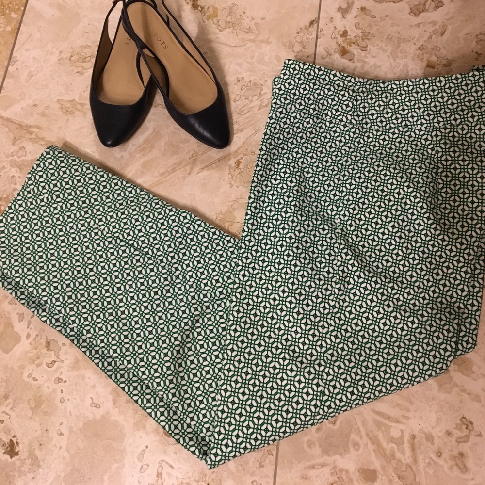 Green and white geometric print pant