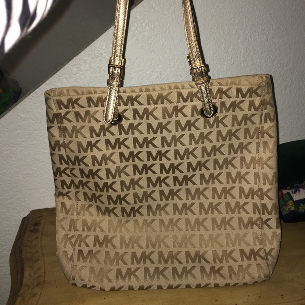 *SOLD* Authentic Michael Kors Tote