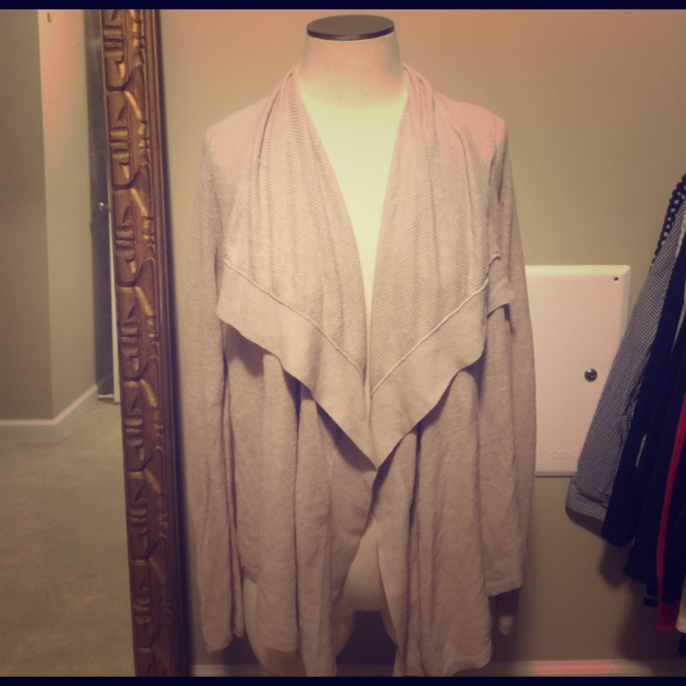 ⚡️$5⚡️Sale ends 3/17! Loft sweater