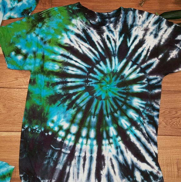 Tie dye shirt - Picture 2 of 8