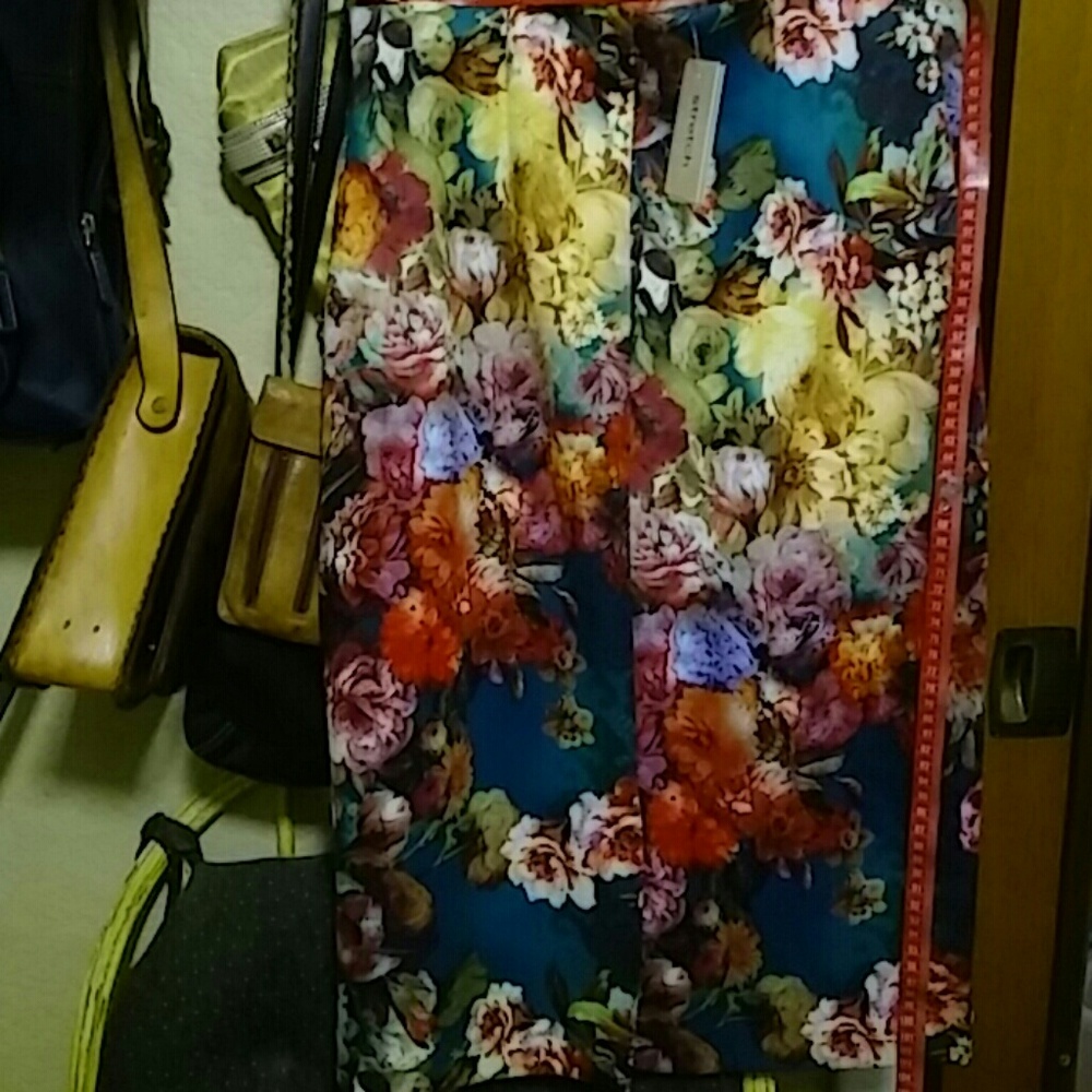 Floral skirt - Picture 5 of 7