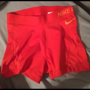 NEW STYLE Nike pro bootie shorts