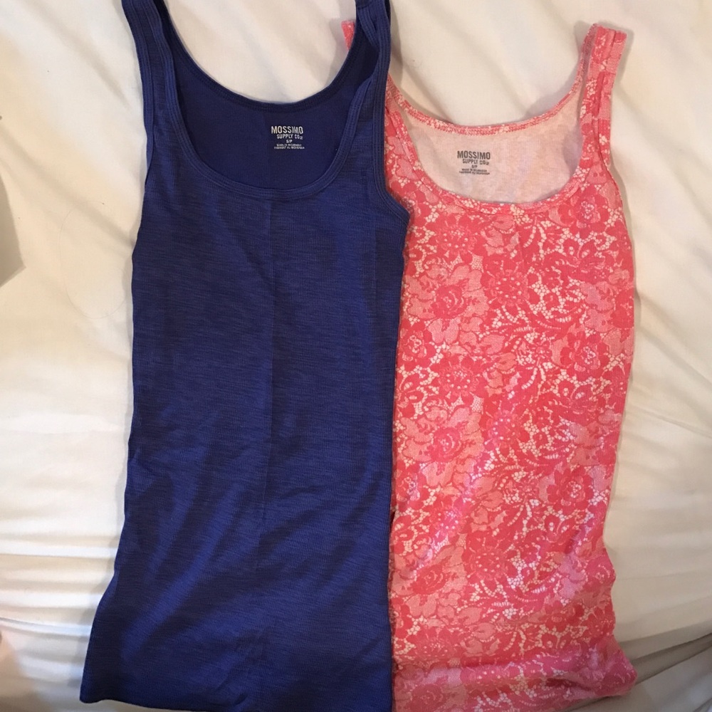 🌸Bundle of two Mossimo tank tops