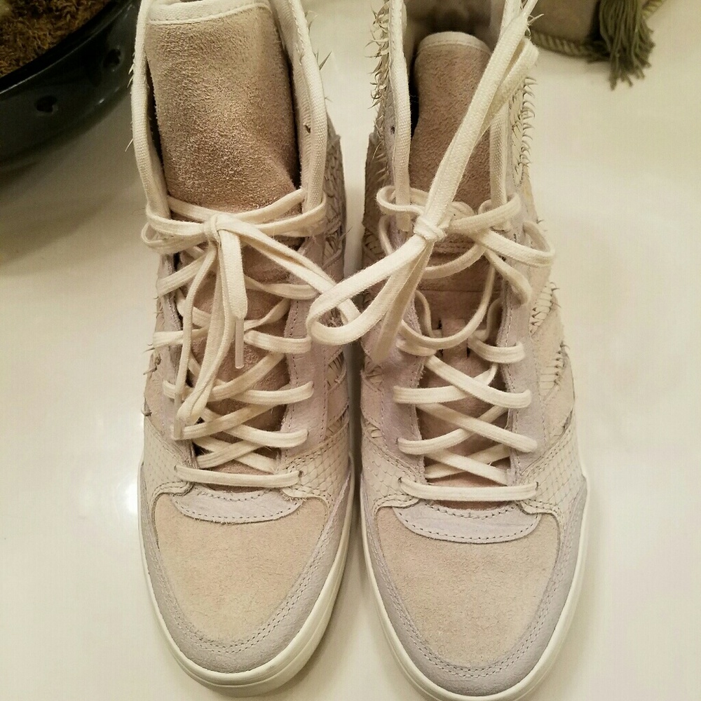 Wedge sneakers