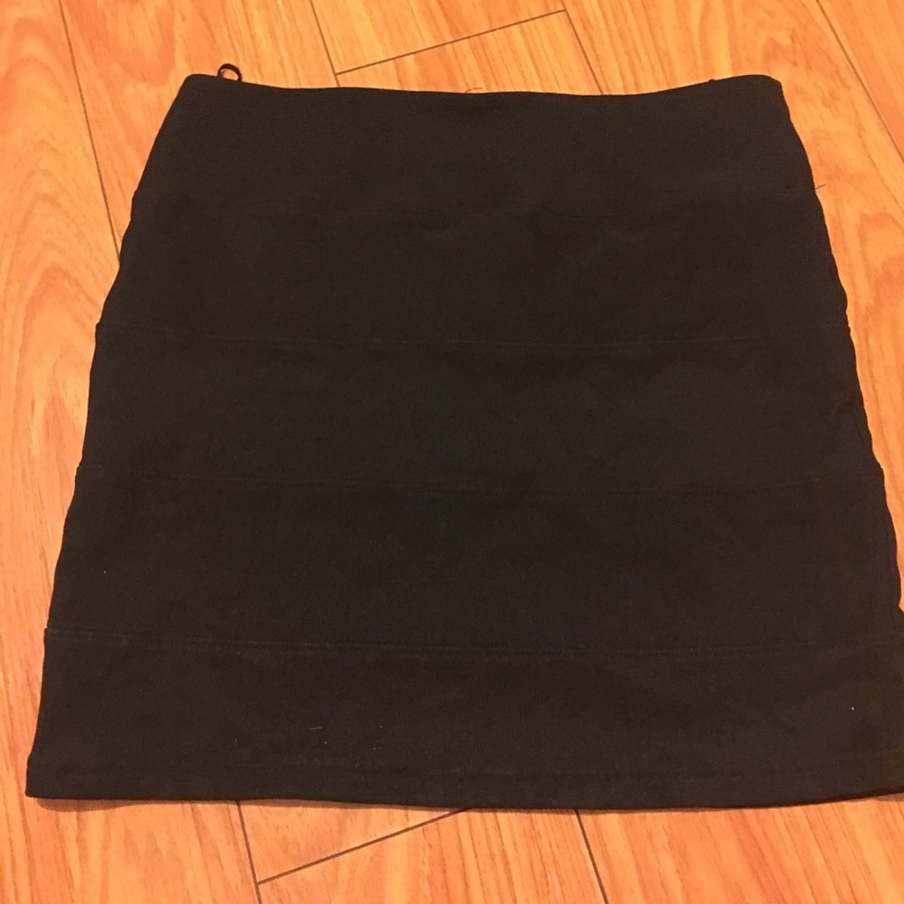 Black back zipper pencil skirt