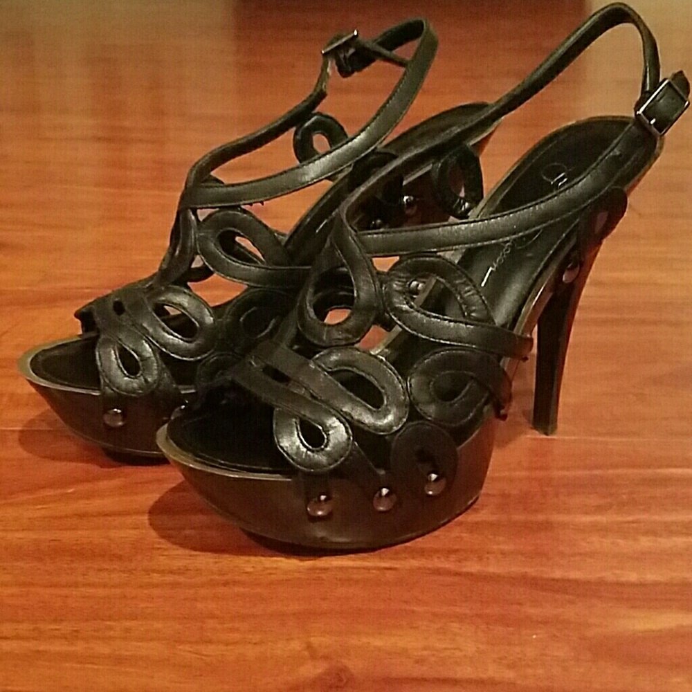 Jessica Simpson JS-GENAVIV sandals in black
