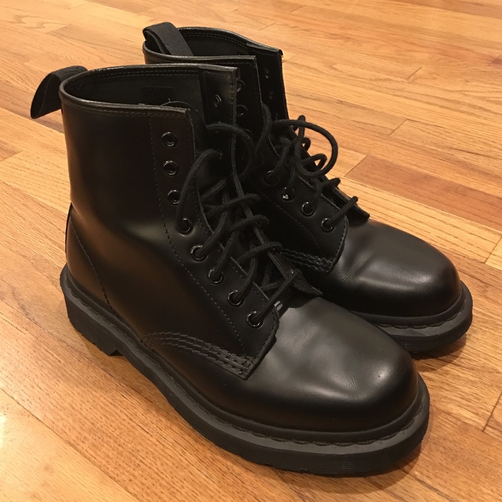 Dr. Martens Black Mono 1460 boots