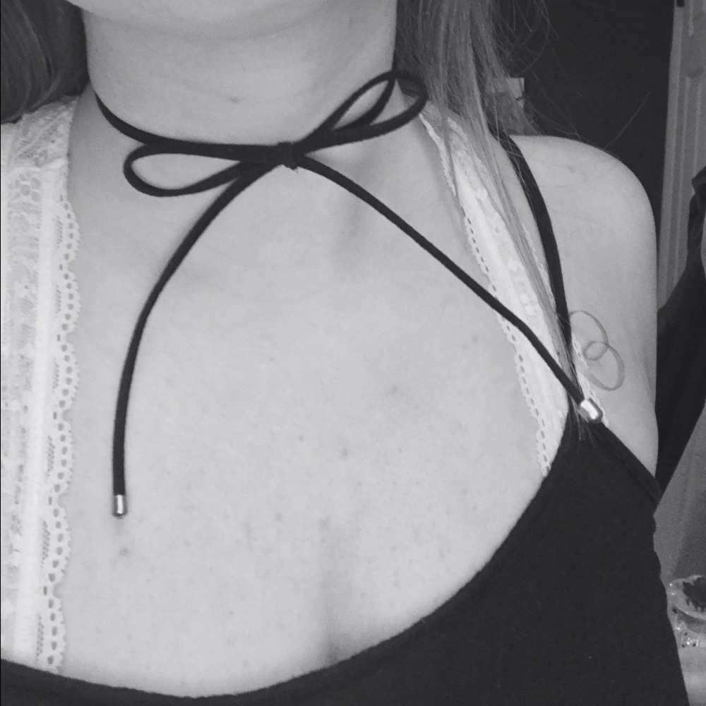 Bow Choker