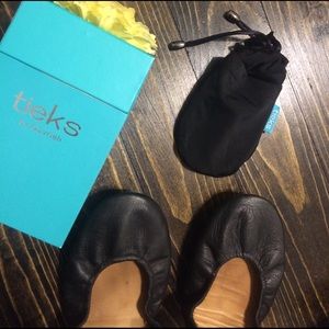 Matte black Tieks