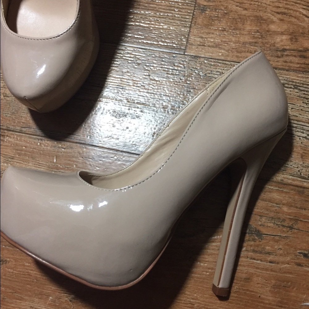 Camel/Natural colored heels, never worn!