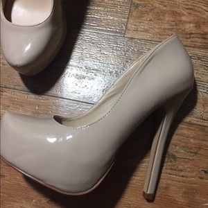 Camel/Natural colored heels, never worn!