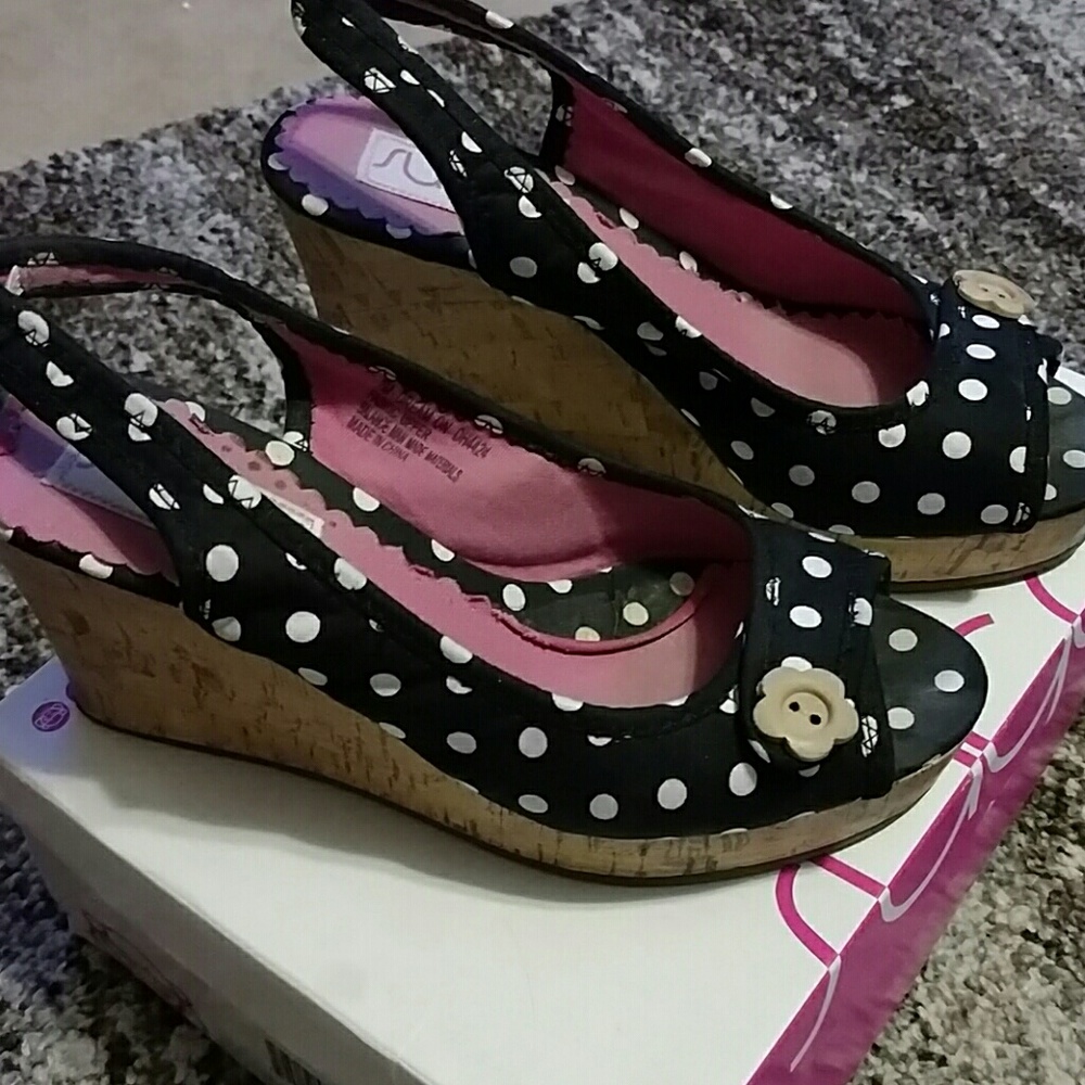 Black and white polka dots wedges