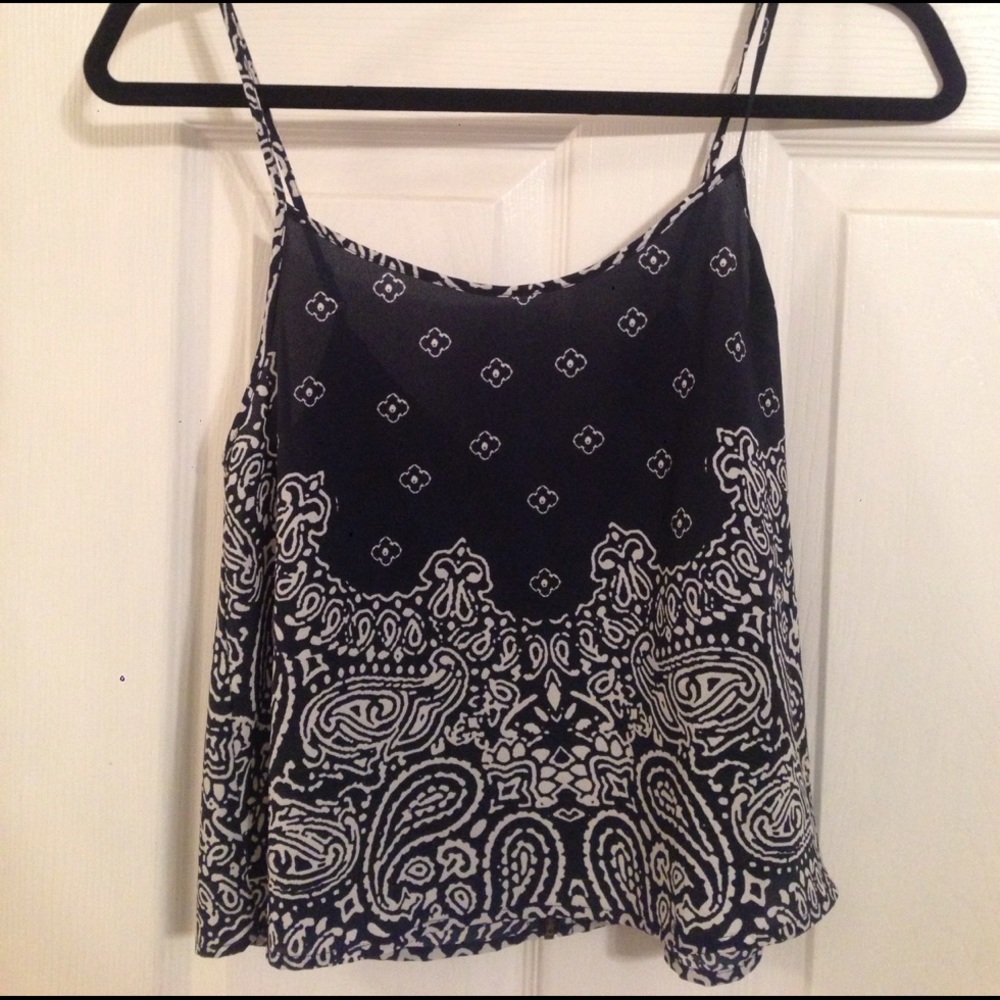 Cropped paisley patterned tank top